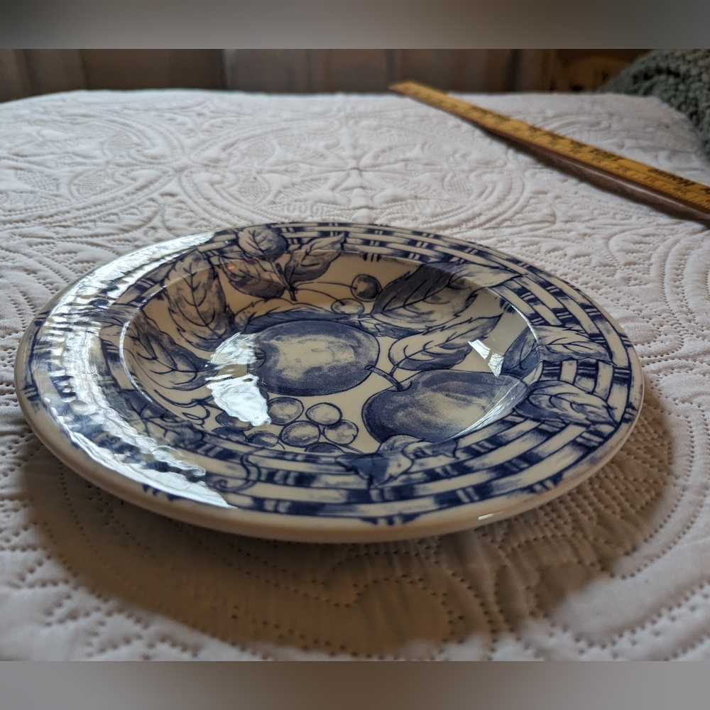 Vtg Pier 1 made in Italy blue and white fruit salad plate - Picture 2 of 5